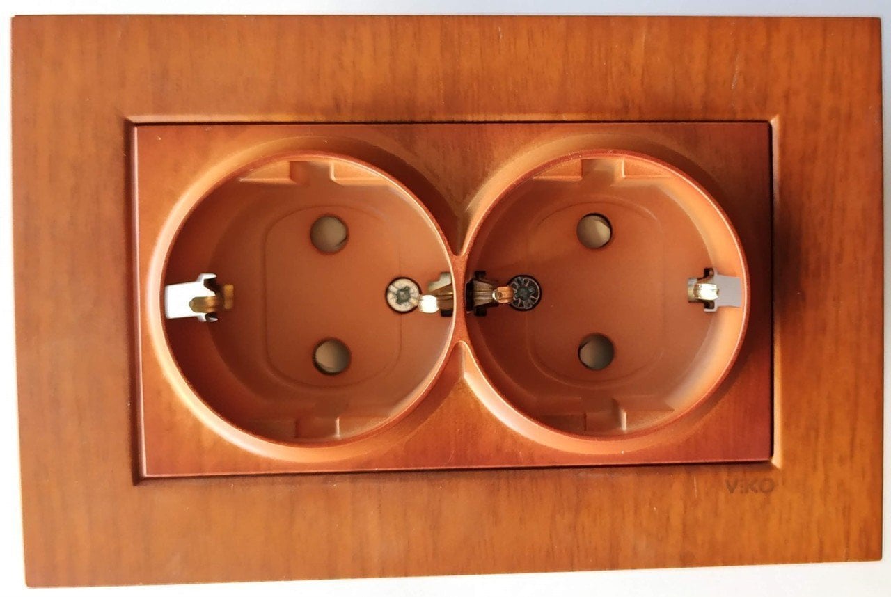 Viko Artline Novella KİRAZ Renk Anahtar ve Priz Çeşitleri İkili Topraklı Priz Çerçeveli